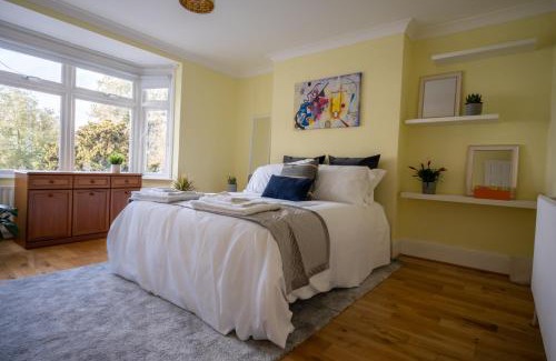 Streatham Apartment | Entire home in Streatham with lovely views & ultra fast Wi-Fi