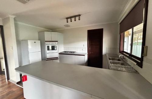 Williams Hotel | Entire House at Williams Motel and Caravan Park