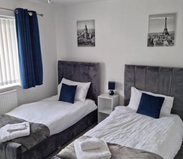 Ellesmere Port House | Entire House - Cheshire Oaks/Ellesmere Port