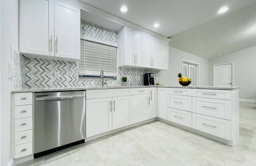Seffner Community Alliance House | Entire House close to everything.