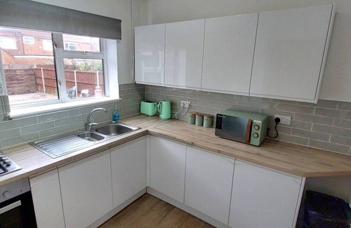 Gloucester Apartment | Entire House Long Stays in Gloucester Contractors & Groups