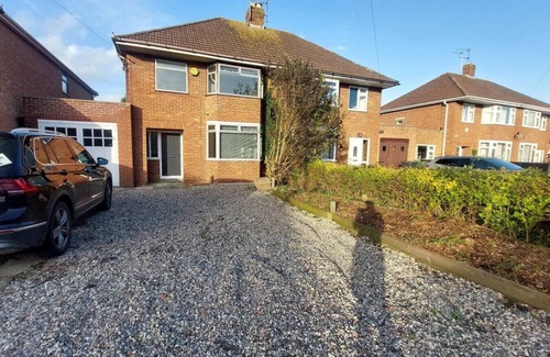 Gloucester Apartment | Entire House Long Stays in Gloucester Contractors & Groups