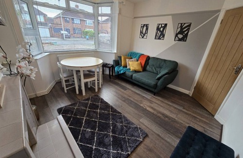 Gloucester Apartment | Entire House Long Stays in Gloucester Contractors & Groups