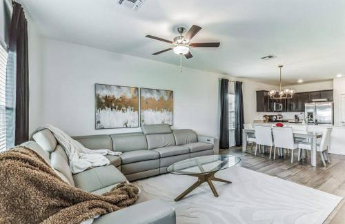 Del Valle House | Entire house near airport & COTA