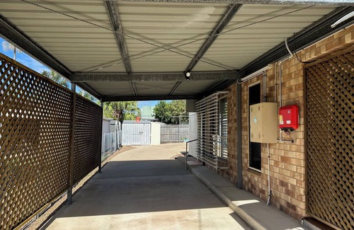 Tin Can Bay House | Entire house, walking distance to beach in a quiet spot in Tin Can Bay