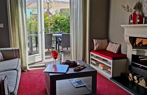 Holwerd House | Entire house with a big kitchen and 2 bedrooms "Blomsteech"