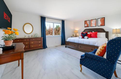 Martha Lake House | Entire house with Four Bedrooms, Hot Tub, BBQ, Private Backyard, FREE WiFi and Parking, near Seattle, EV
