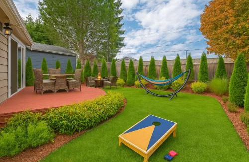 Martha Lake House | Entire house with Four Bedrooms, Hot Tub, BBQ, Private Backyard, FREE WiFi and Parking, near Seattle, EV