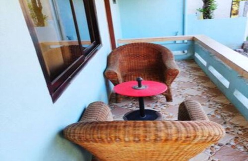 Urdaneta City House | Entire House with karaoke machine, wifi, netflix.