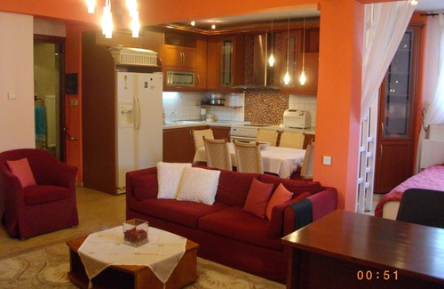 Oraiokastro House | ENTIRE INDEPENDENT AP/NT"Sweet Home"inThes/niki.Fireplace,A/C,BBQ,Garden,Parking