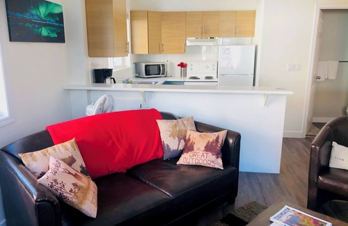 Harvie Heights Apartment | Entire Lovely Townhouse Mountain View!