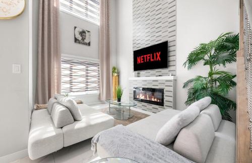 Beaumont Apartment | Entire Luxury 4-Bedroom Home with Indoor Fireplace