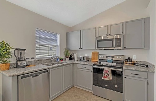 Clear Creek House | Entire Mouse House with Pool minutes from Disney!