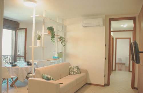 San Faustino-Madonnina-Quattroville Apartment | Entire northern/modern style apartment near Ferrari, Ceramics, Hospital