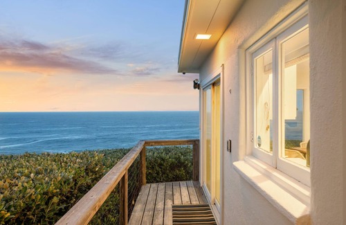 Montara House | Entire Oceanfront Home – Breathtaking 180° Views Near San Francisco