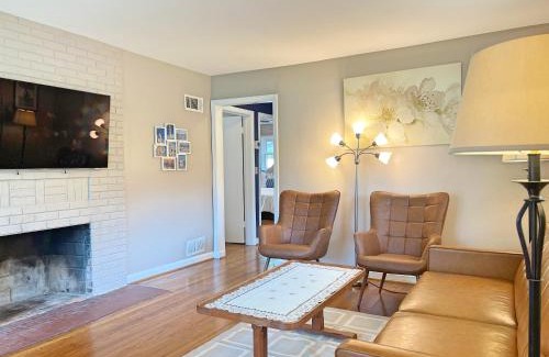Arlington House | Entire Private 3 Bedrooms 1 Bathroom Single House with Fenced Garden