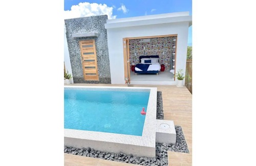 Willemstad House | Entire Resort with Pool, open Air Shower & Bath
