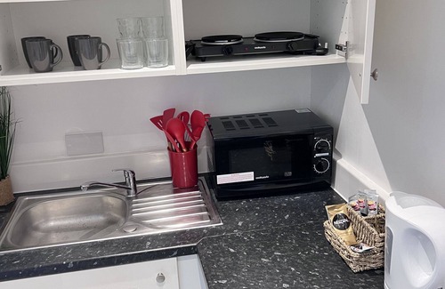 Newbury Apartment | Entire Studio with Private Garden - Free Parking