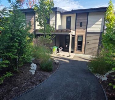 Regional District of Nanaimo House | ENTIRE Sunrise Resort Townhome in Parksville