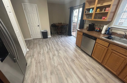 Glen Burnie House | Entire Townhouse Near BWI , Orioles, and Ravens. Find Your Home Away From Home!