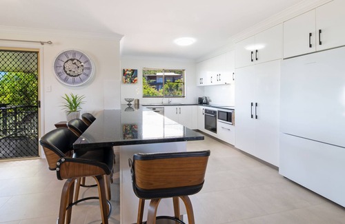 Cannonvale Apartment | Entire upstairs level of executive home in Cannonvale