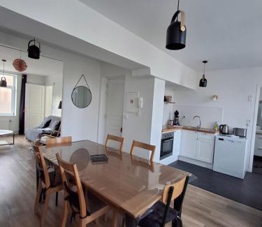 Arras Apartment | Entre les places, spacieux avec Parking Gratuit