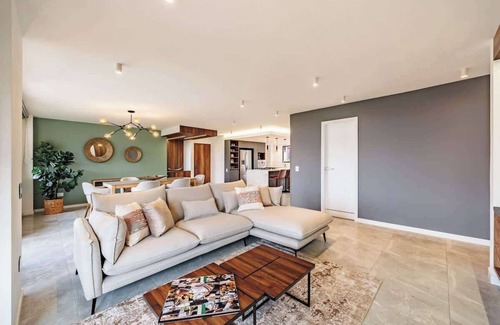 El Tesoro Apartment | |EP| Mesmerizing Apt W/BBQ, Balcony, AC, Office