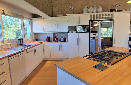 Hout Bay House | Epic 3BR, views, braai, pool, WiFi with backup