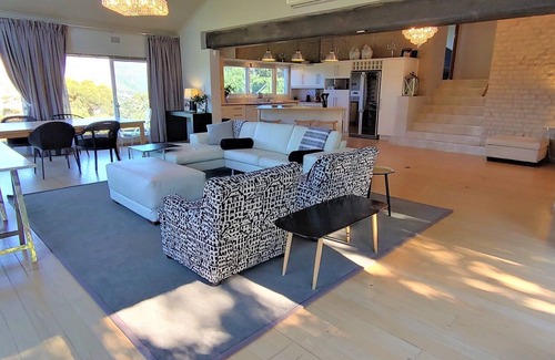 Hout Bay House | Epic 3BR, views, braai, pool, WiFi with backup