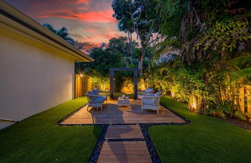 North Miami Villa | Epic 5BR House, Pool & Mini Golf & Pond & Terrace