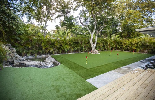 North Miami Villa | Epic 5BR House, Pool & Mini Golf & Pond & Terrace