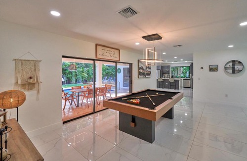 North Miami Villa | Epic 5BR House, Pool & Mini Golf & Pond & Terrace