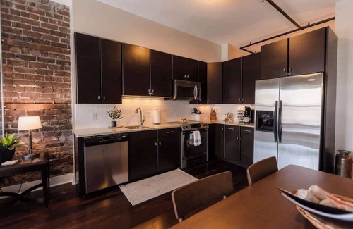 Historic District - North Condo | Epic Location | Broughton Street Condo | Walkable