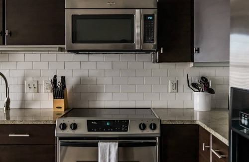 Historic District - North Condo | Epic Location | Broughton Street Condo | Walkable
