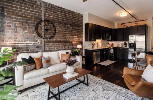 Historic District - North Condo | Epic Location | Broughton Street Condo | Walkable