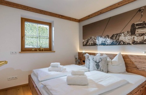 Kitzbuehel Ski Chalet | Equipment Chalet Weinberg Top 2 - "Gaisbergblic