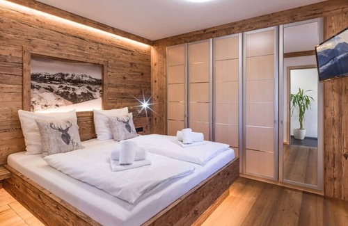 Kitzbuehel Ski Chalet | Equipment Chalet Weinberg Top 2 - "Gaisbergblic