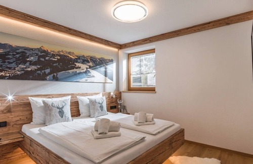 Kitzbuehel Ski Chalet | Equipment Chalet Weinberg Top 2 - "Gaisbergblic