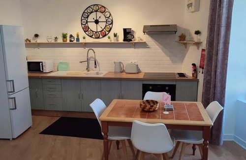 Chalus Apartment | Equipped cosy 1 bedroom apartment in the heart of Chalus a historic market town.