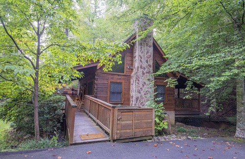 Pigeon Forge Cabin | Er51 - Natures Grace Retreat - Great Location. Close To All The Action! 2 Bedroom Cabin by RedAwning