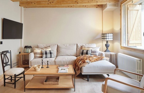 Las Bordas Apartment | Era Artiga by FeelFree Rentals