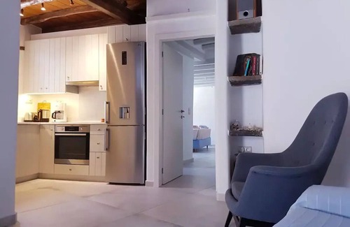 Parikia House | Eric's Retreat, Cosy, Spacious 60m2, sunset view.n