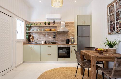 Marmari Apartment | Erika's Horse Farm Houses