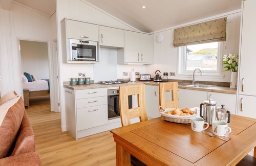 St. Andrews Cottage | Eriskay Lodge - sleeps 4 guests in 2 bedrooms