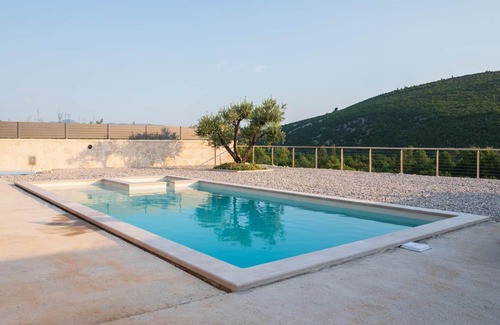 Trn Villa | Ero modern holiday home with pool and jacuzzi overlooking Trebizat river.
