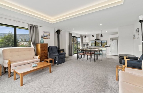 Lake Hawea House | Erskine Place - Lake Hawea Holiday Home