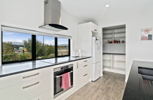 Lake Hawea House | Erskine Place - Lake Hawea Holiday Home
