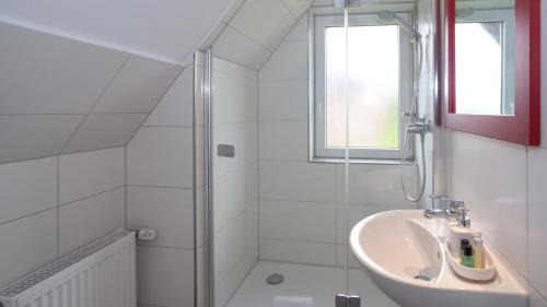 Altendorf-Ulfkotte House | ERSTAY - moderne Zimmer