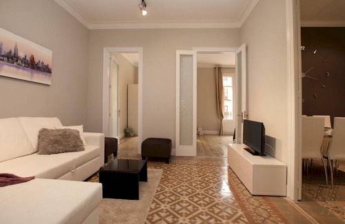 Esquerra de l'Eixample Apartment | 80 m² Apartment ∙ 3 bedrooms ∙ 5 guests