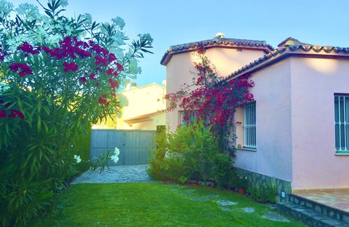 Molinell Villa | LOVELY VILLA IN OLIVA NOVA with private garden next to the beach and golf